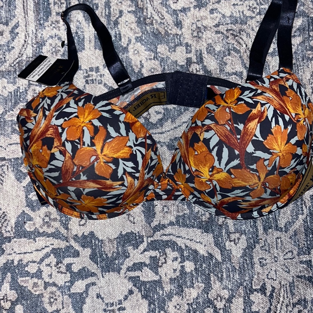One new with tags size 42 D Rachel Roy bra